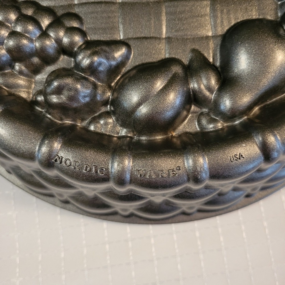 Nordic Ware MaryAnn Fruit Basket Cake Pan Cast Aluminum 10 Cup - Picture 2 of 4